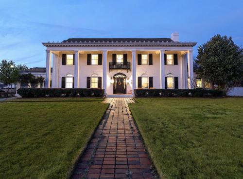 Wood Manor Guest House