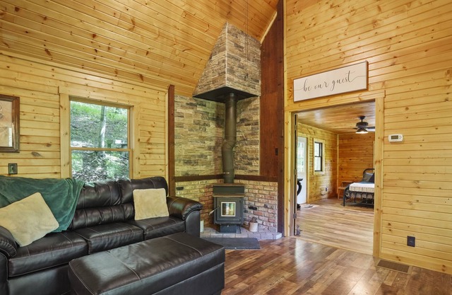 Wood Rose | Secluded Cabin