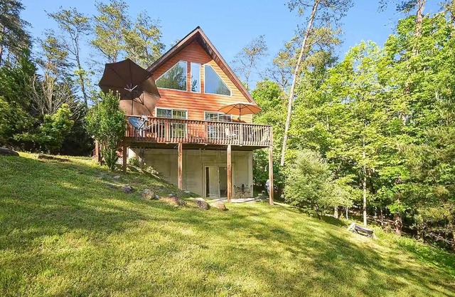 Wooded Cabin Escape w Fire Pit & Family Ready