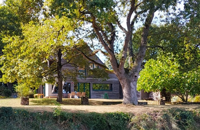WOODEN HOUSE ON THE GULF OF MORBIHAN