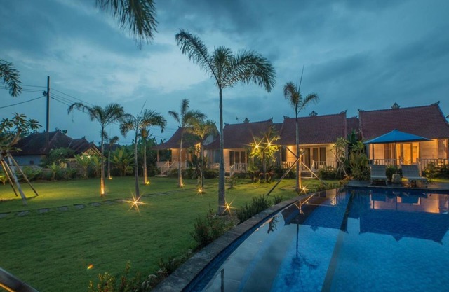 Wooden Hut in Lembongan, Huge Lawn Area, Swimming Pool Available