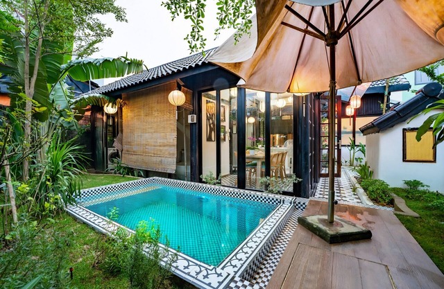 Wooden Rosie Villa 2