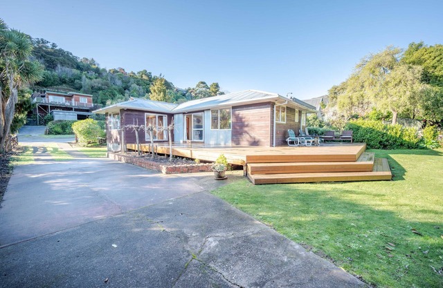 Woodills Wonderland – Akaroa Holiday Home