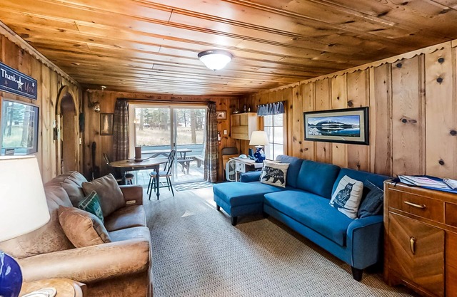 Woodland Cabin w/Fenced Backyard, Deck, Front Porch & WiFi - Dogs Welcome