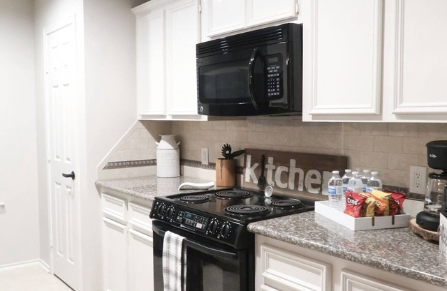 Woodridge Retreat Near Downtown sleeps up to 10 guests