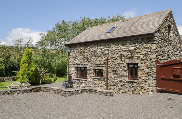WOODSIDE BARN, family friendly, luxury holiday cottage in Pennington