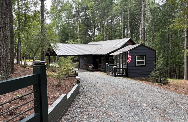 WOODSIDE COTTAGE, a handicapped accessible cottage in Blue Ridge Mtns of N.GA.