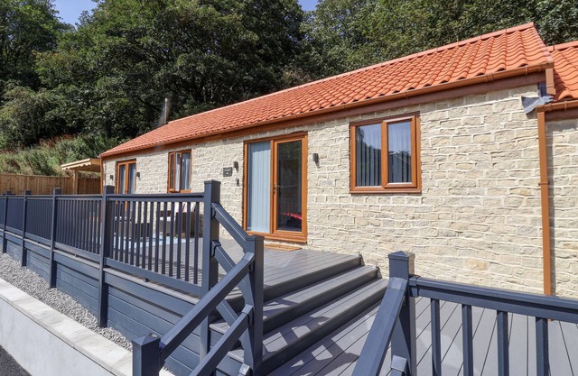 WOODSIDE, pet friendly, with hot tub in Scarborough