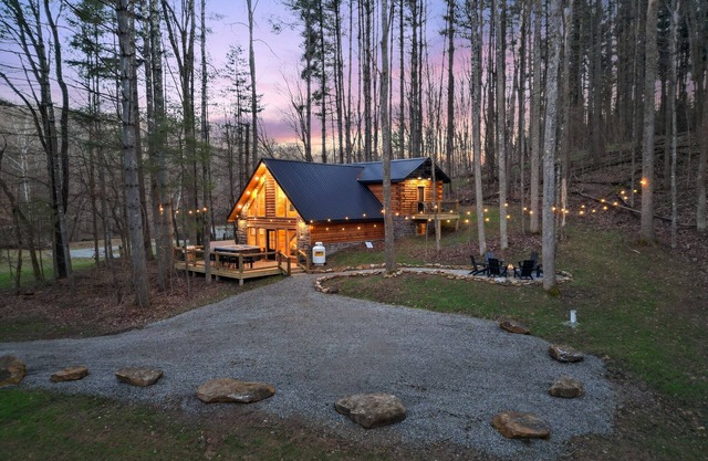 Woodstone Lodge | Hocking Hills