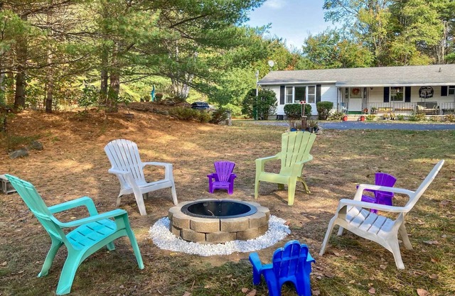 Woodsy Diamond Point Getaway - 5 Mi to Lake George
