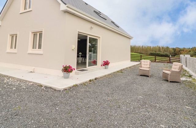 WOODVIEW APARTMENT, family friendly in Cooraclare, County Clare