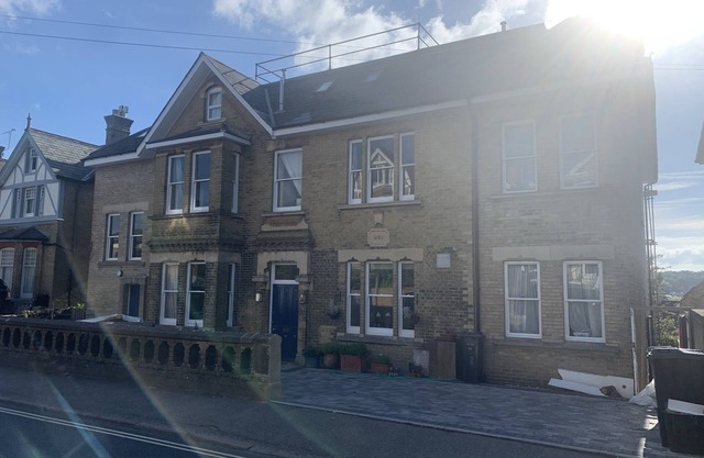 Work/holiday or crew home in West Cowes