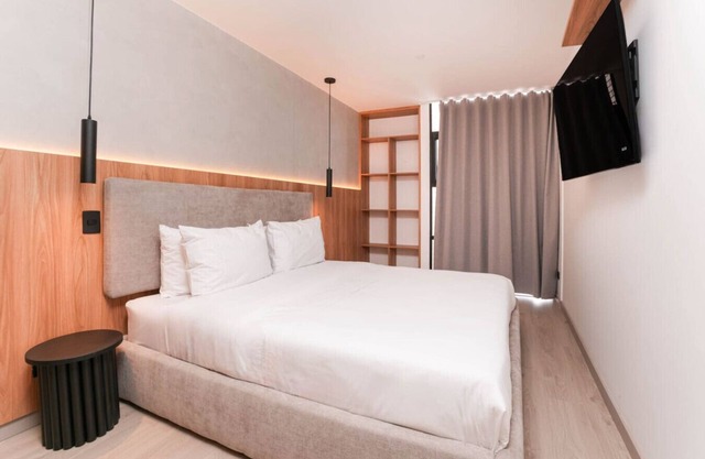 Work + Relax 2BR Flat - Cowork Space & Jacuzzi