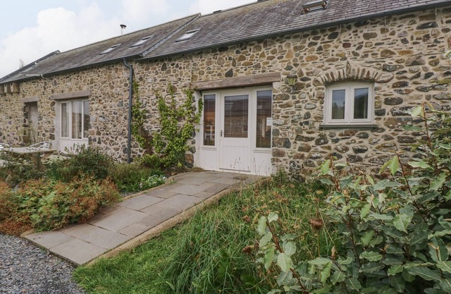 WORKSHOP, pet friendly, with open fire in Goodwick