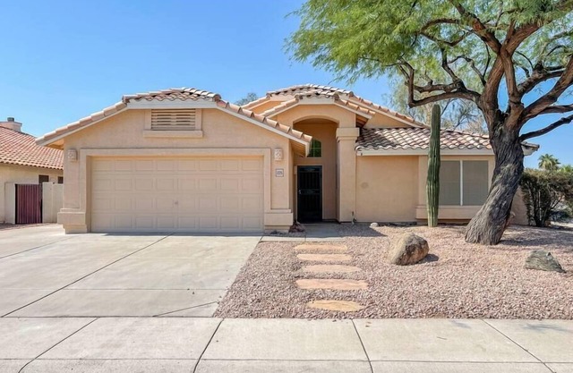 Wow! 3BDR Single-story home in Tempe/Chandler