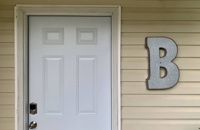 Wow! 3BR Stylish Retreat Steps from UWG, Tanner & Southwire/Close to Atlanta