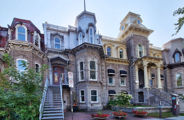 Wow! Apartment Suites Central to Walk and Enjoy Tourist Attractions