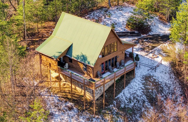 WOW! Incredible View Mountain Cabin Near the Heart of the Pigeon Forge Parkway!