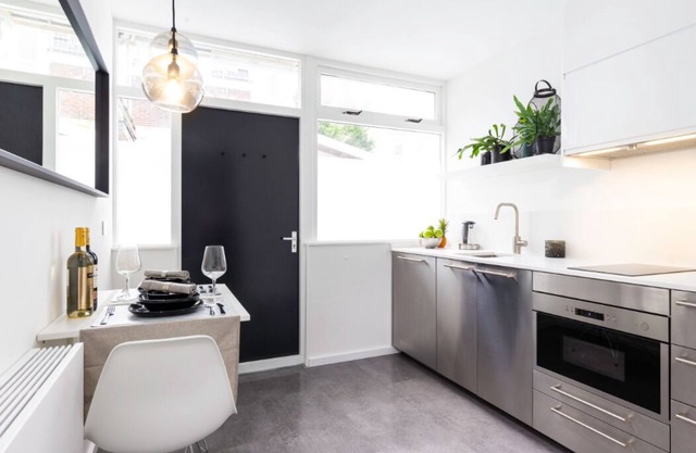 WOW meticulously clean, private, modern apt Delft