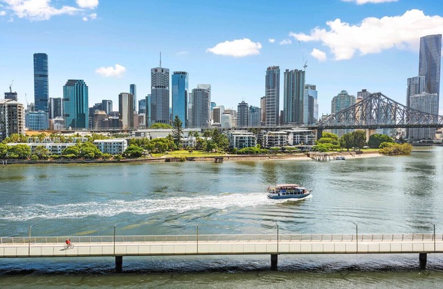 Wow! ~ Skyline City, Water + Story Bridge Views