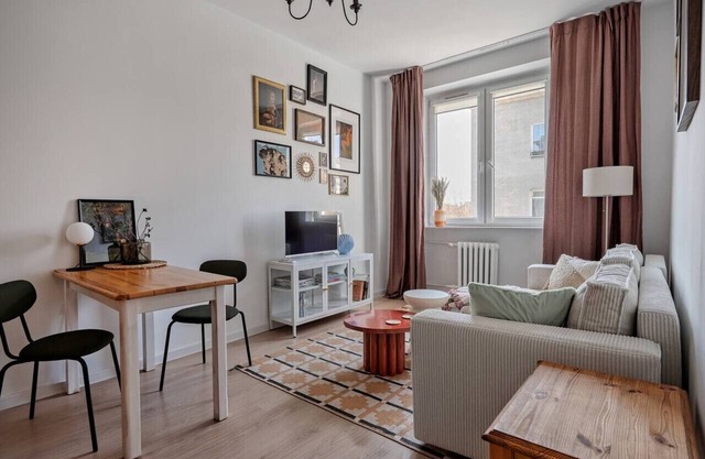 Wrzeszcz Apartment - Trams Nearby - by Rentujemy