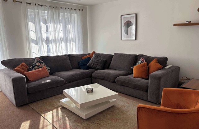 WS10 Contractor House, 3 Bed 3 Bath with Parking