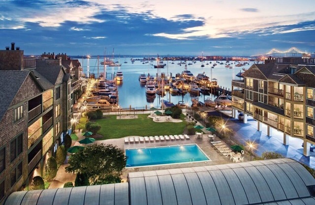 Wyndham Newport Onshore|2BR/2BA Balcony King Suite