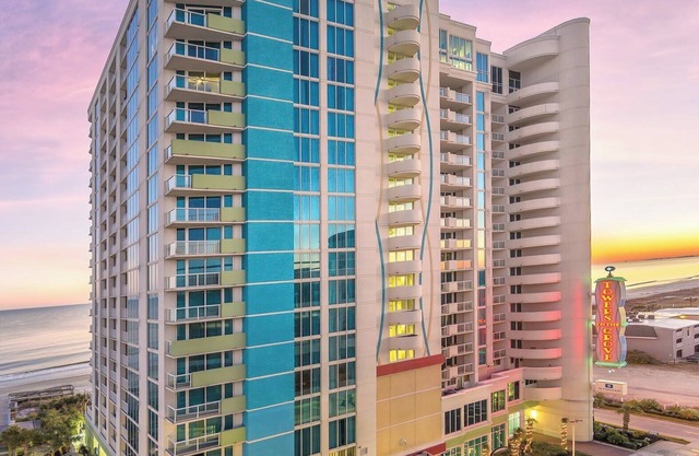 Wyndham Towers on the Grove | Studio Resort Suite