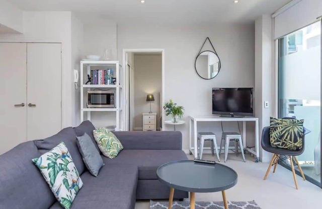 Wynyard Viaduct Harbour 2BR+Parking: Zodiak Stays