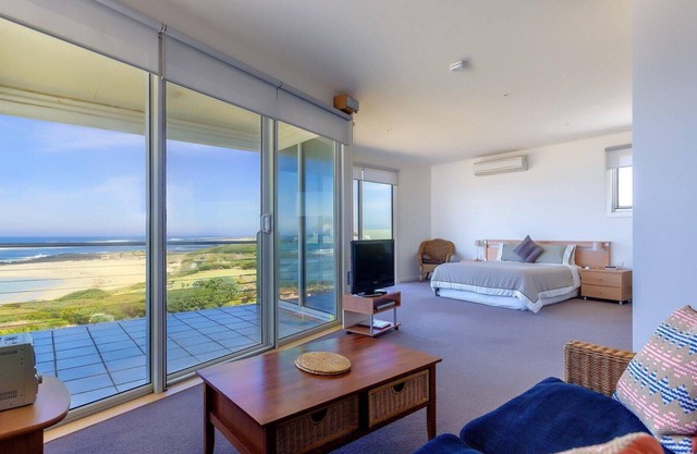 Wytonia 3 Penthouse - Private Beachfront Access