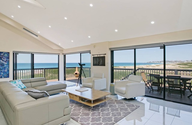 Wyuna Dunes Executive Beach House