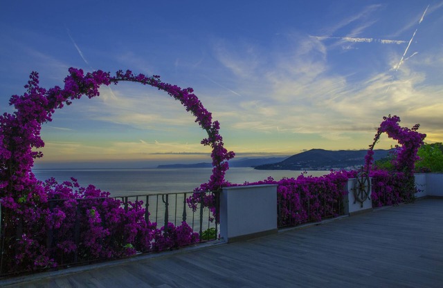 x 4 persons, 100 sqm terrace overlooking the sea, with garden and covered garage