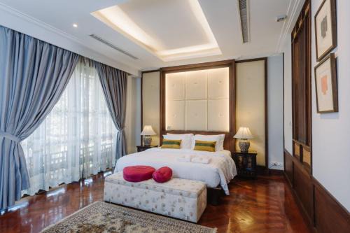 X Lunar Mansion Hotel - โรงแรม ลูน่า แมนชั่น เชียงใหม่