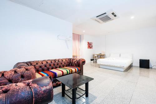X Mitr INN Sukhumvit 2 - BTS Nana มิตร อินน์ สุขุมวิทซอย 2 บีทีเอส นานา