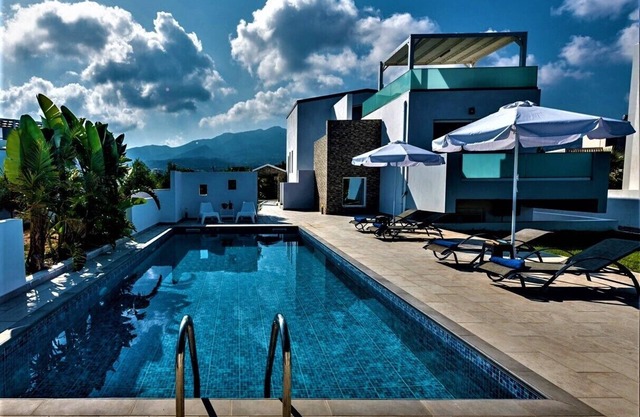 XENOS VILLA 4 - LUXURY VILLA WITH PRIVATE SWIMMING POOL NEAR THE SEA