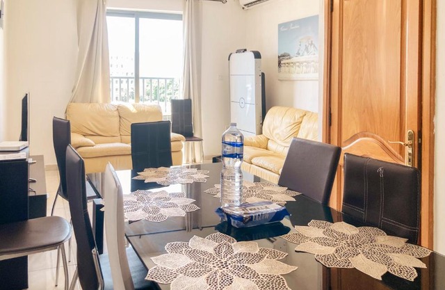 XL Central Home - Sleeps 10 people