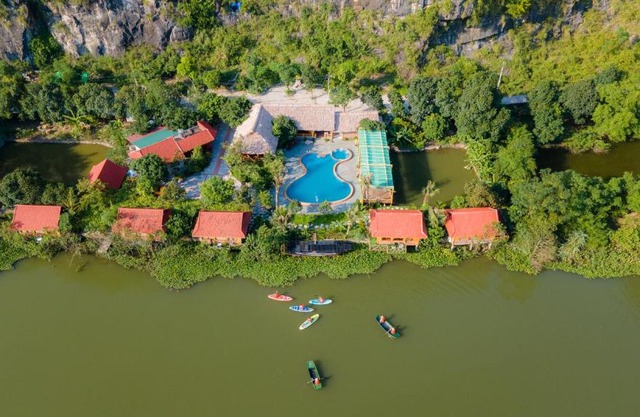 Xuan Son Lakeside Bungalow