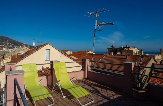 XX Settembre 55 - Four Bedroom Apartment, Sleeps 9