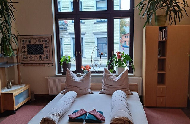 XXL vacation room with bathroom in an Art Nouveau villa for 1-4 people in the city center