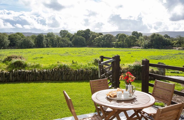 Y Cartws, Eglwyswrw - Two Bedroom Cottage, Sleeps 4