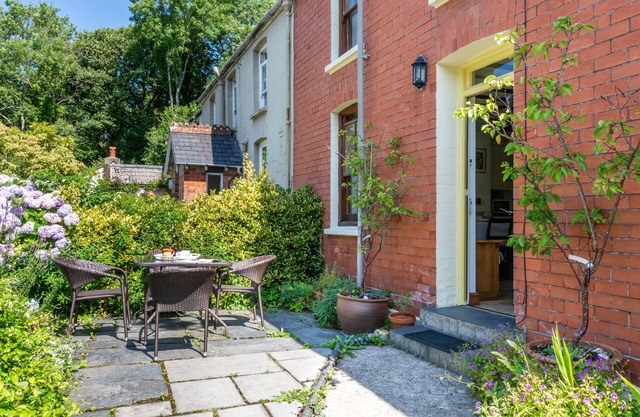 Y Cleddau - Two Bedroom House, Sleeps 4