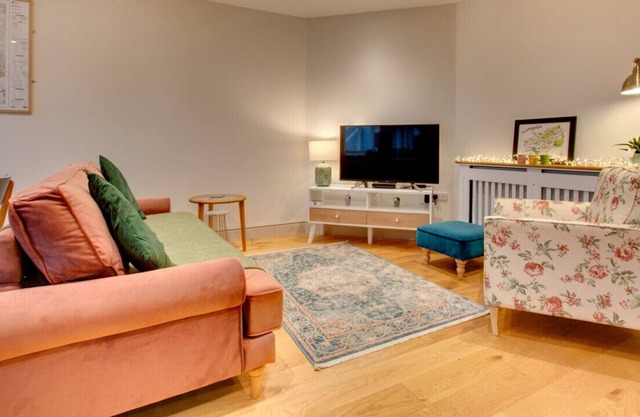 Y Cwtsh - Two Bedroom House, Sleeps 4