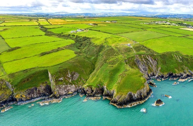 Y LLaethdy - 2 Bedroomed Farm Cottage with Stunning Coastal Views