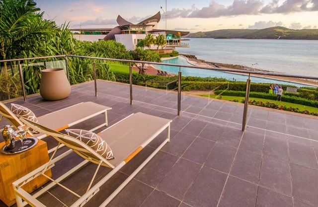 Yacht Club Villa 8