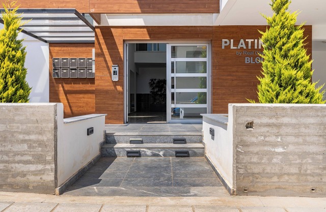 YAMAS Urban Living Platinum 77 Apartments