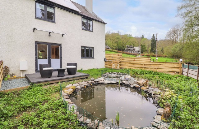YAMTHWAITE, pet friendly, character holiday cottage in Hawkshead