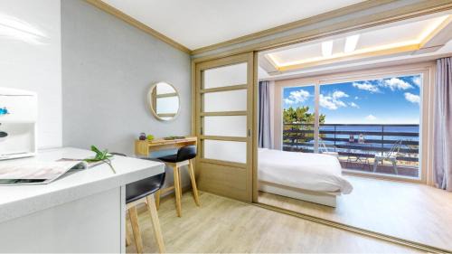 Yangyang Haettuneonchangmoon Pension