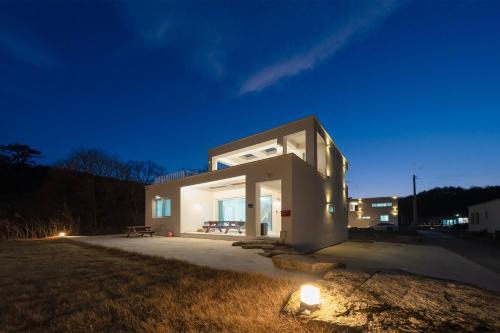 Yangyang Jangyo House Dog Pool Villa Pension