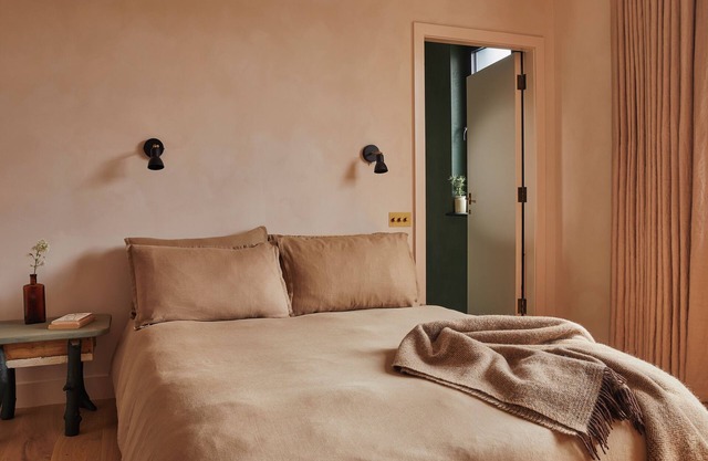 Yarn - Elmo is a luxury suite with double size bed and spacious bathroom