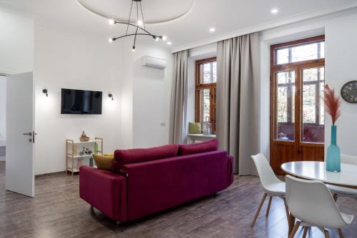 Yaroslav Val Lux Apartments